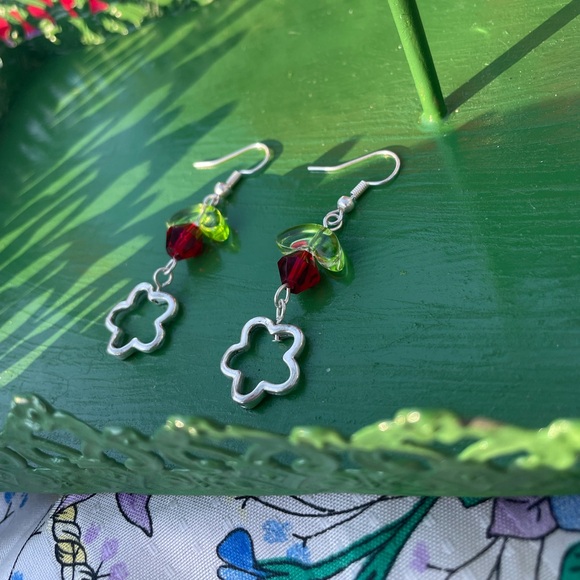 🌹 Simply Floral Earrings 🌹 - Picture 2 of 3
